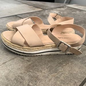 Soda platform sandals cream colored size US 7 1/2